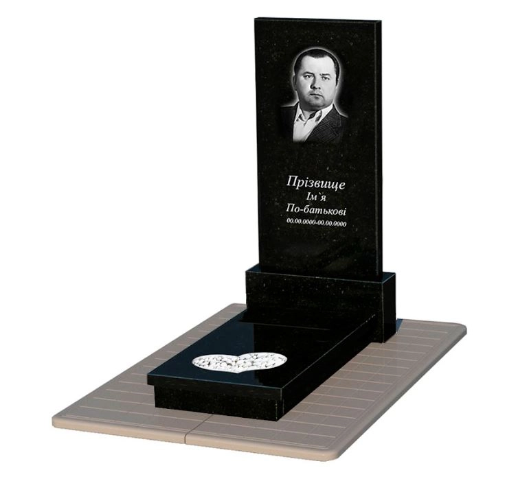 Основне Гранітний пам'ятник висотою 150 см одинарний із чорного граніту Коростишів з серцем різьблена робота к11-kor-pf-120-60-08-001-pbd3