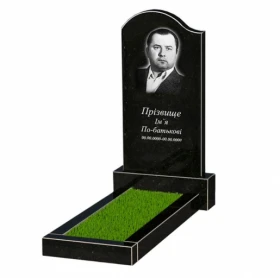 Основное Гранитный памятник отцу одинарный из черного гранита Коростышев с волной резной к1-kor-npf-100-50-08-011