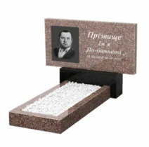 Гранитный памятник низкий одинарный из гранита Токовский без резных работ к1-tok-kor-pf-40-80-05-001