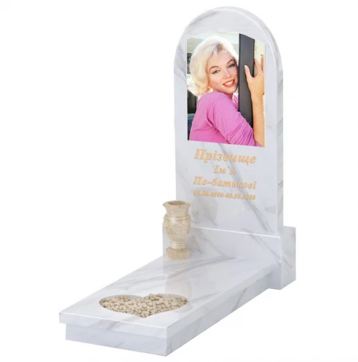 Мармуровий пам'ятник широкий одинарний з білого мармуру Волокас з серцем різьблена робота з полукруглою стелою к11-vol-pf-120-60-08-006