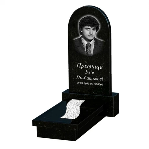 Основное Гранитный памятник на кладбище со стелой полукруглой формы одинарный из черного гранита Коростышев с вырезанной полосой к23-kor-pf-80-40-08-006