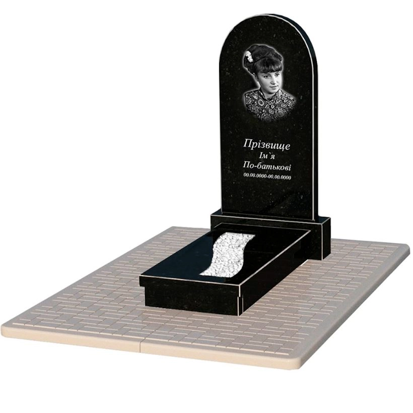 Основное Гранитный памятник из черного гранита Коростышев одинарный с вырезанной полосой с полукруглой стелой к23-kor-npf-100-50-08-006-pbd2
