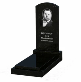 Основное Гранитный памятник на могилу одинарный из черного гранита Коростышев с дугой резной к12-kor-pf-100-50-08-009