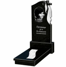 Гранитный памятник широкого размера одинарный из черного гранита Коростышев с крестом и плащаницей резной к23-kor-npf-120-60-08-142-r