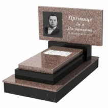 Гранитный памятник с цоколем одинарный из гранита Токовский Коростышевский с вырезанным флагом к6-tok-kor-pf-40-80-05-001-ck