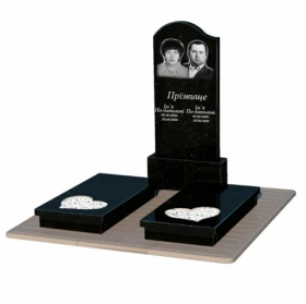 Гранітний пам'ятник надгробок з чорною стелою подвійний із чорного граніту Коростишів із серцем різьблена робота к20-kor-pf-120-60-08-011-l-pbd3