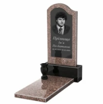 Гранитный памятник стела 80x40 см одинарный из гранита Токовский Коростышевский с волной резной к7-tor-kor-npf-80-40-05-011-L
