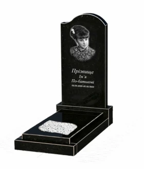 Основное Гранитный памятник стела 100х50 см одинарный из черного гранита Коростышев с волной и листом резной к13-kor-npf-100-50-08-011-r
