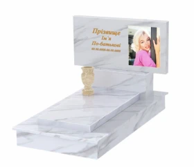 Мармуровий пам'ятник білого кольору одинарний з білого мармуру Волокас без різьблених робіт к7-vol-pf-40-80-05-001-ck