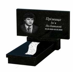 Основное Гранитный памятник среднего размера одинарный из черного гранита Коростышев с вырезанной полосой к23-kor-pf-50-100-08-001