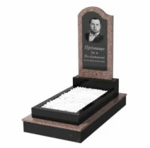 Гранитный памятник стела 80x40 см одинарный из гранита Токовский Коростышевский с волной резной к2-tok-kor-pf-80-40-05-011-ck