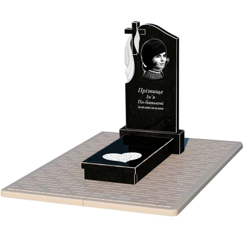Основное Гранитный памятник для могили одинарный из черного гранита Коростышев с сердцем резная работа к11-kor-npf-100-50-08-142-pbd2