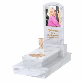 Мармуровий пам'ятник з брусами із Волокас мармуру одинарнийй з серцем різьблена робота з дугою різьблений к11-vol-pf-80-40-05-009-ck