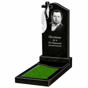Основное Гранитный памятник мужской одинарный из черного гранита Коростышев с волной резной к5-kor-npf-100-50-08-142