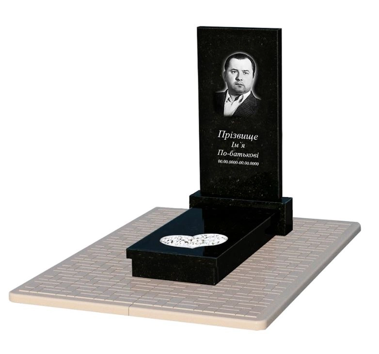 Основное Гранитный памятник на кладбище прямоугольной формы одинарный из черного гранита Коростышев с сердцем резная работа к11-kor-pf-100-50-08-001-pbd2