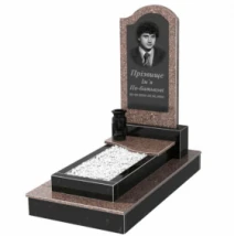 Гранитный памятник для мужчины одинарный из гранита Токовский Коростышевский с волной резной к3-tok-kor-npf-80-40-05-011-R-ck