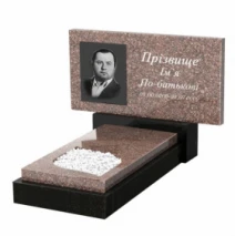 Гранитный памятник низкий одинарный из коричнево-черного гранита Токовский Коростышевский с листом резная работа к13-tok-kor-pf-40-80-05-001