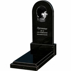 Основное Гранитный памятник девушкам одинарный из черного гранита Коростышев с полукруглой стелой к12-kor-npf-120-60-08-006