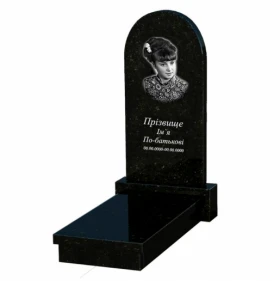 Основное Гранитный памятник со стелой полукруглой формы одинарный из черного гранита Коростышев к10-kor-pf-100-50-08-006